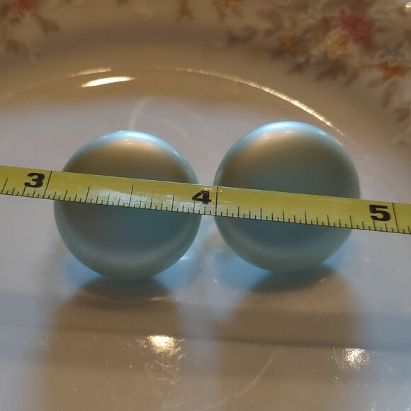 VTG Marvella Button Style Light Blue Big Pearl Gold Tone Clip On Earrings - Picture 4 of 6